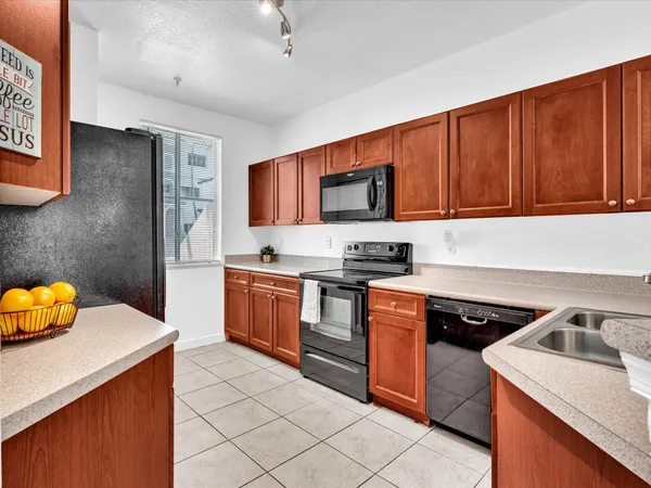 $299,000 | 513 Bayfront Drive, Boynton Beach, FL 33435