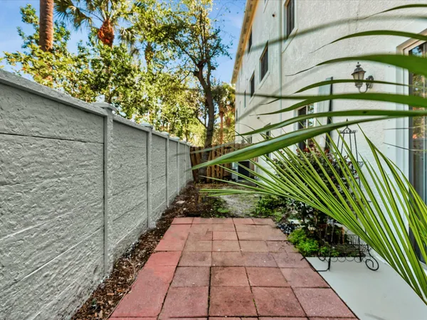 $299,000 | 513 Bayfront Drive, Boynton Beach, FL 33435