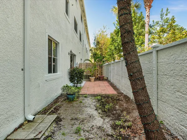 $299,000 | 513 Bayfront Drive, Boynton Beach, FL 33435