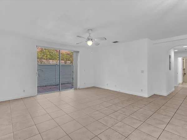 $299,000 | 513 Bayfront Drive, Boynton Beach, FL 33435