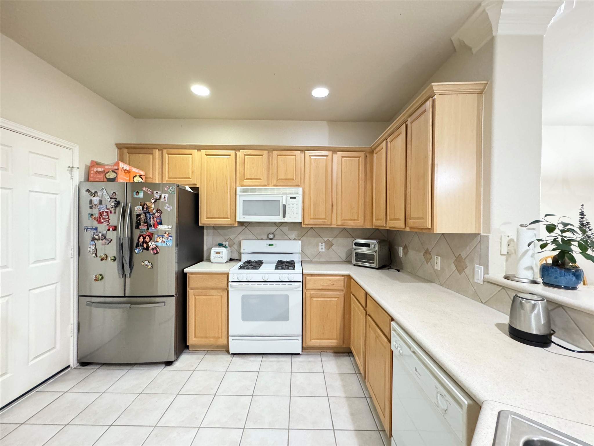 4508 Duval Road, Unit 6602 Austin, TX 78727 - Photo 9 of 23 a kitchen with a refrigerator a stove a sink dishwasher and a refrigerator