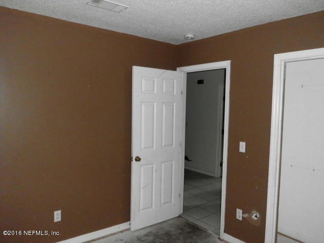 1800 Bennett Road St. Augustine, FL 32092 - Photo 11 of 24 a view of a bathroom