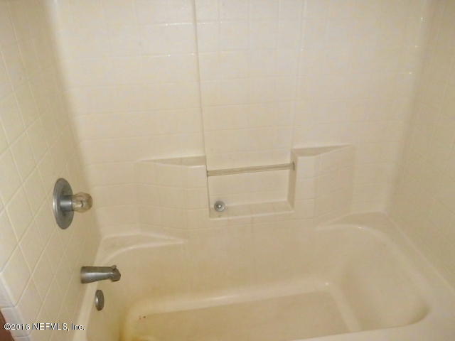1800 Bennett Road St. Augustine, FL 32092 - Photo 13 of 24 a close view of a bathtub in bathroom