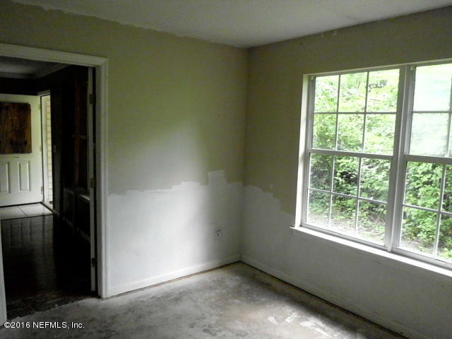 1800 Bennett Road St. Augustine, FL 32092 - Photo 15 of 24 an empty room with a window