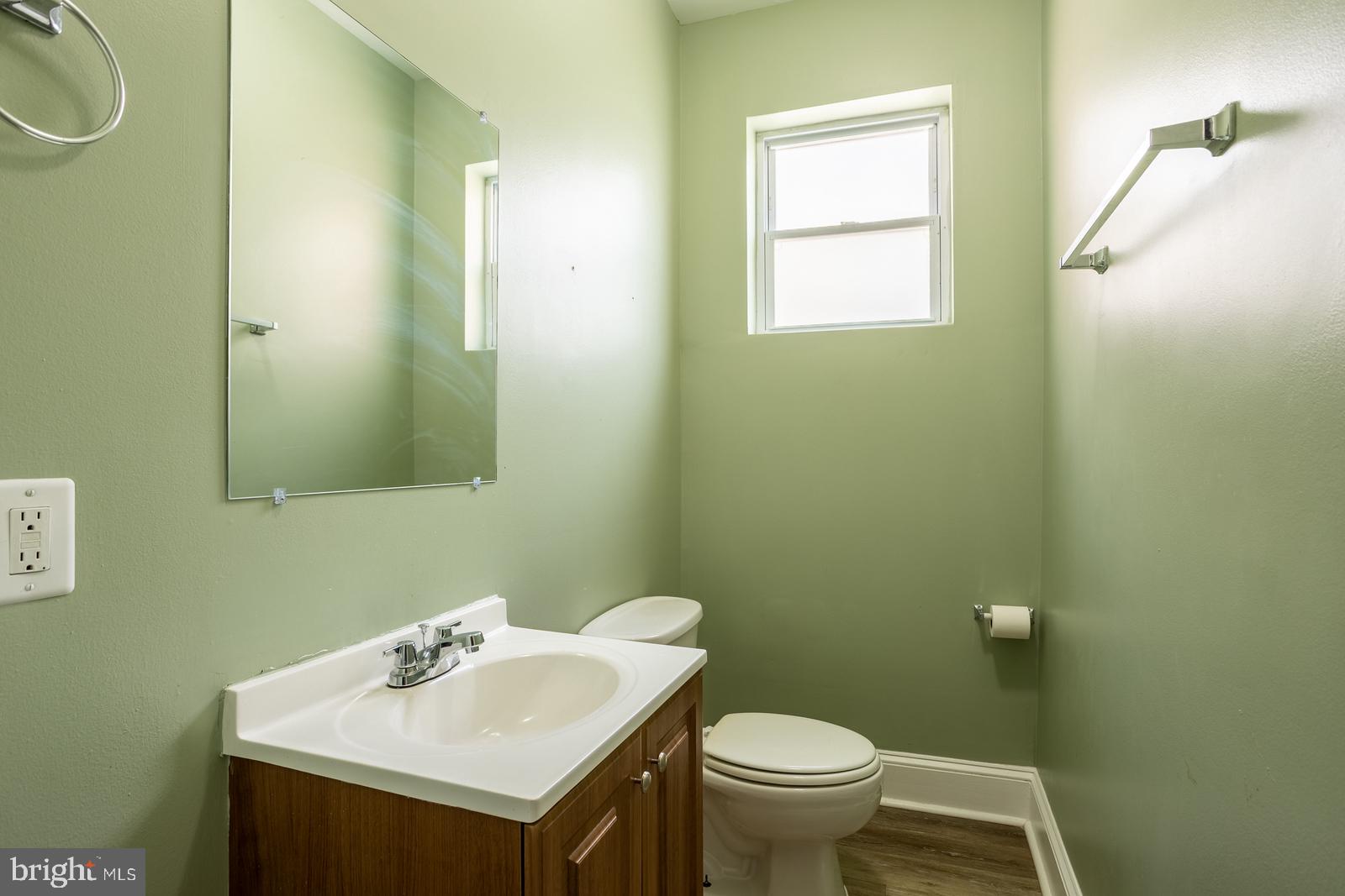 1733 Rutland Avenue Baltimore, MD 21213 - Photo 7 of 29 Half Bath
