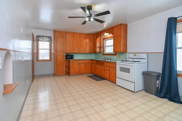 $214,900 | 1021 Navarino Street, Algoma, WI 54201