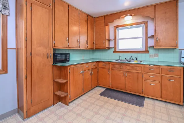 $214,900 | 1021 Navarino Street, Algoma, WI 54201