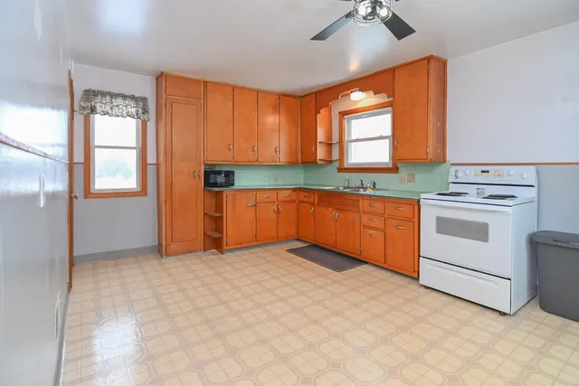 $214,900 | 1021 Navarino Street, Algoma, WI 54201