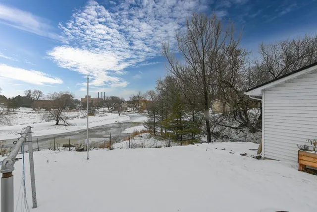 $214,900 | 1021 Navarino Street, Algoma, WI 54201