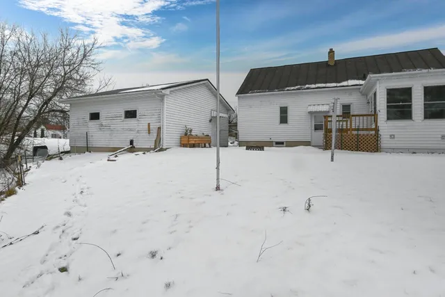 $214,900 | 1021 Navarino Street, Algoma, WI 54201