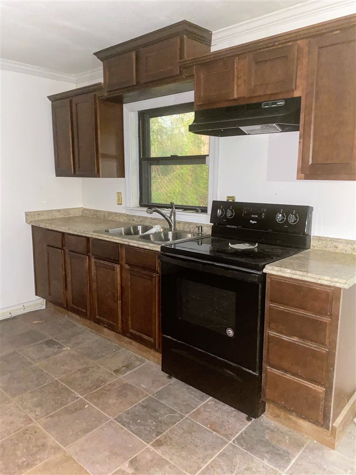 142 Carver Avenue Atmore, AL 36502 - Photo 2 of 14 Kitchen