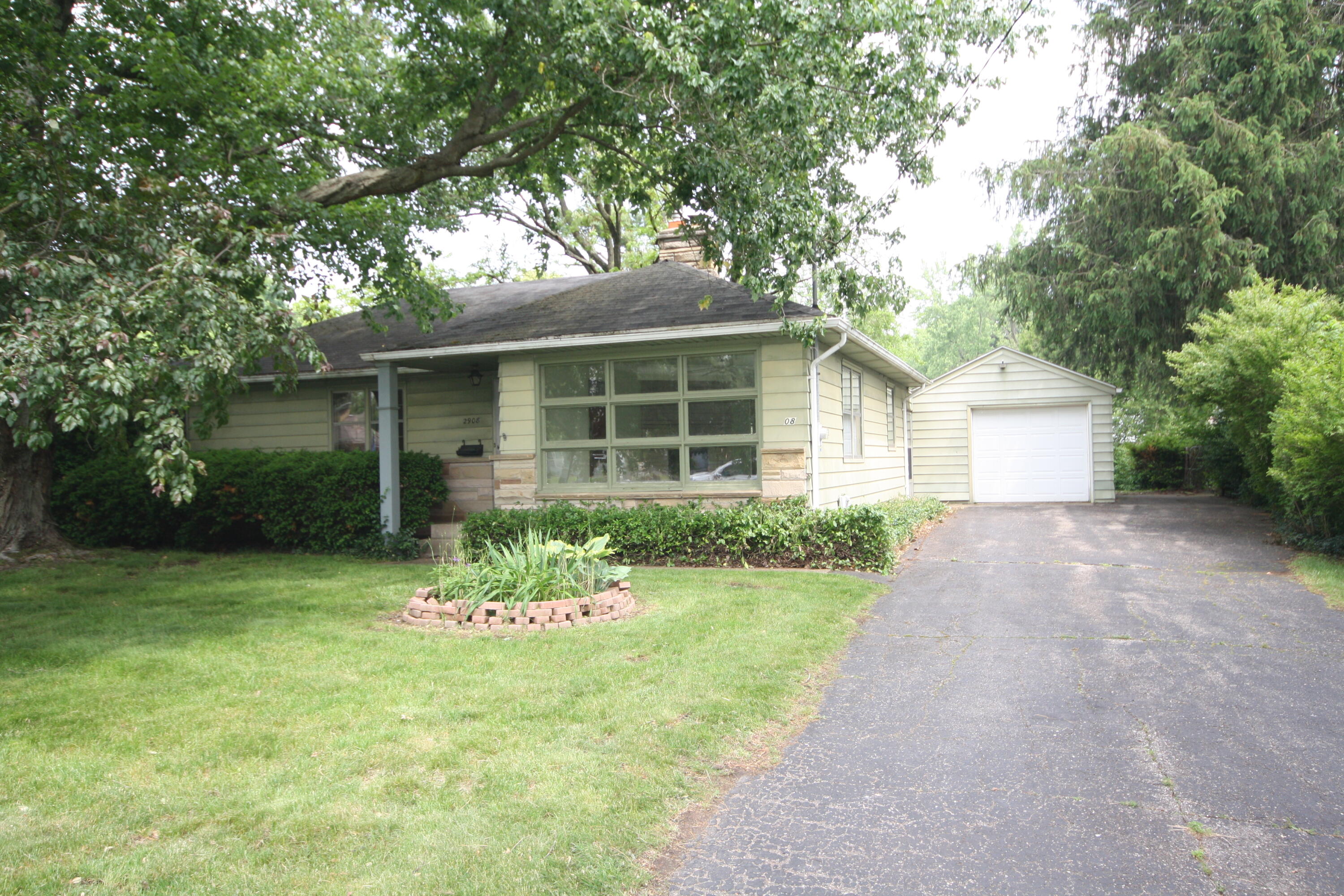 2908 Olney Road Kalamazoo, MI 49006 - Photo 1 of 17 IMG_7057