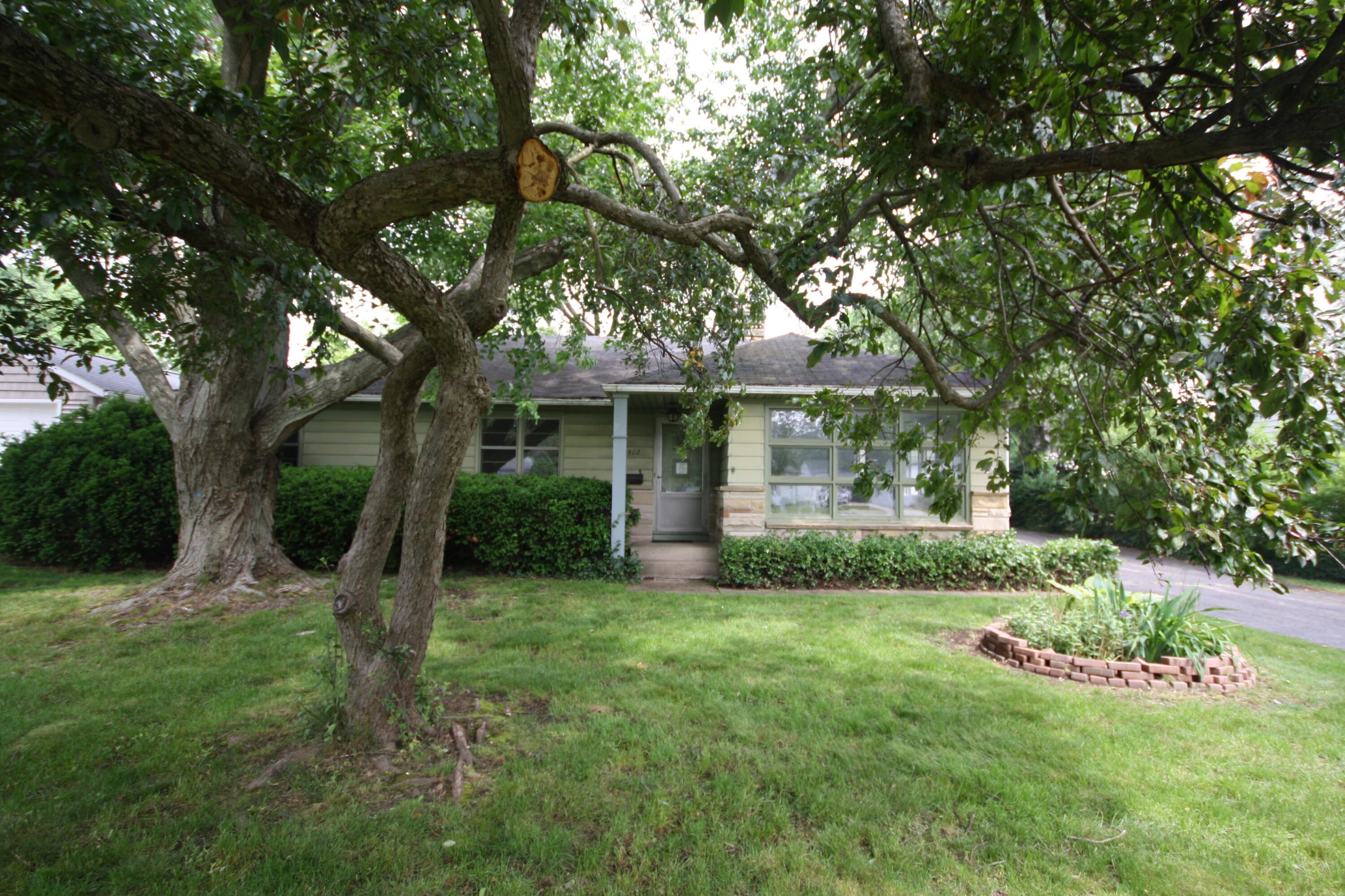 2908 Olney Road Kalamazoo, MI 49006 - Photo 2 of 17 IMG_7059