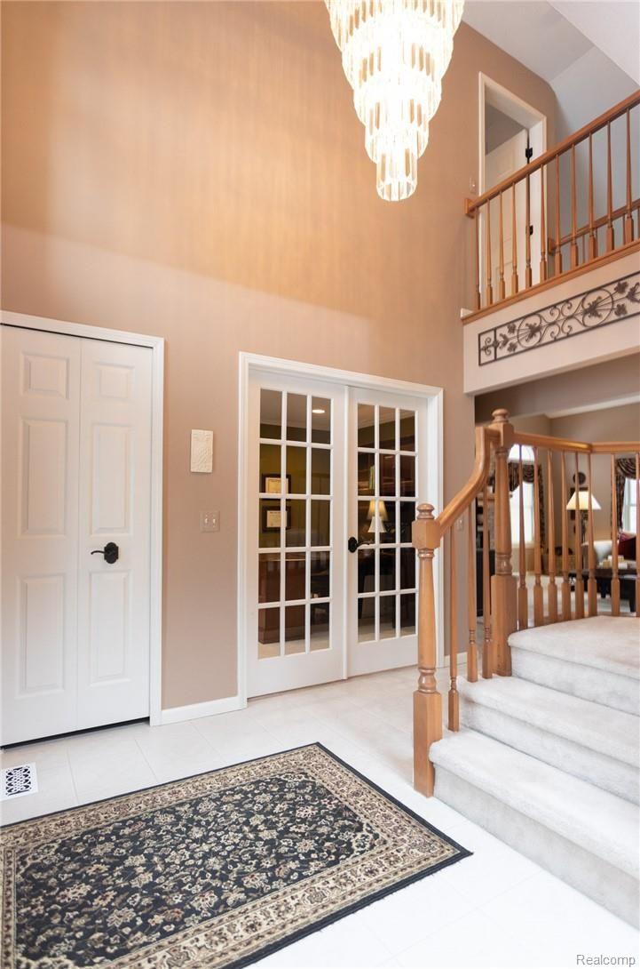 920 Ridgeview Circle Lake Orion, MI 48362 - Photo 2 of 23 6D6A4227-Edit.jpg