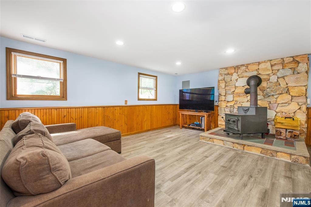 42 Summit Road Oak Ridge, NJ 07438 - Photo 18 of 39