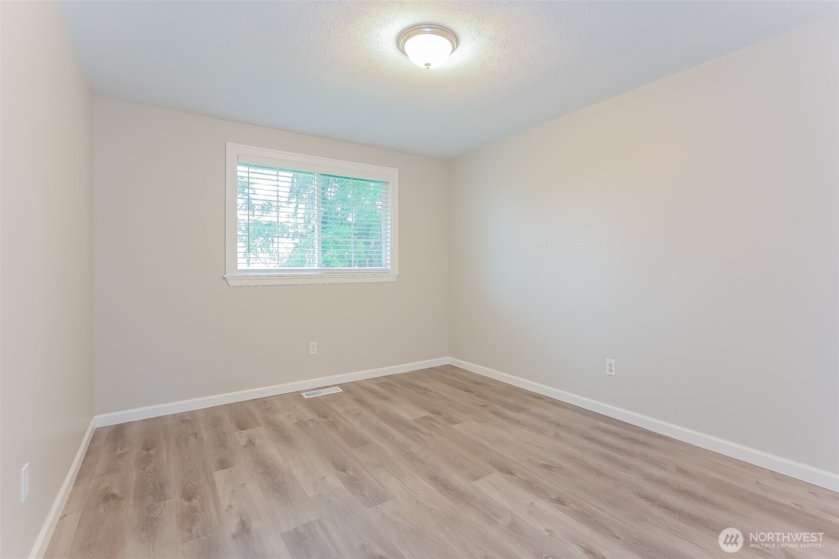 2611 Southwest 333rd Place Federal Way, WA 98023 - Photo 8 of 16 an empty room with a window