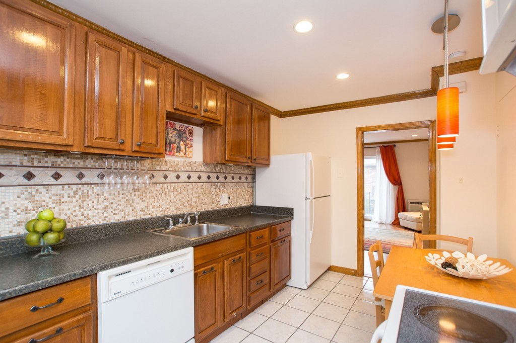 41 Westgate Road, Unit 5 Boston, MA 02467 - Photo 3 of 11