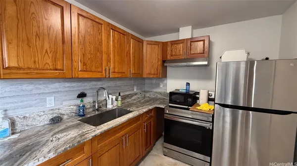 $2,100 | 1594 Wailele Street, Unit DOWNSTAIRSC, Honolulu, HI 96819