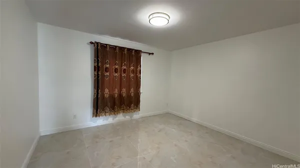 $2,100 | 1594 Wailele Street, Unit DOWNSTAIRSC, Honolulu, HI 96819