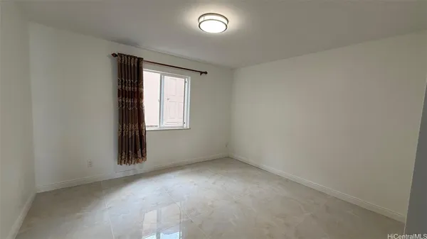 $2,100 | 1594 Wailele Street, Unit DOWNSTAIRSC, Honolulu, HI 96819