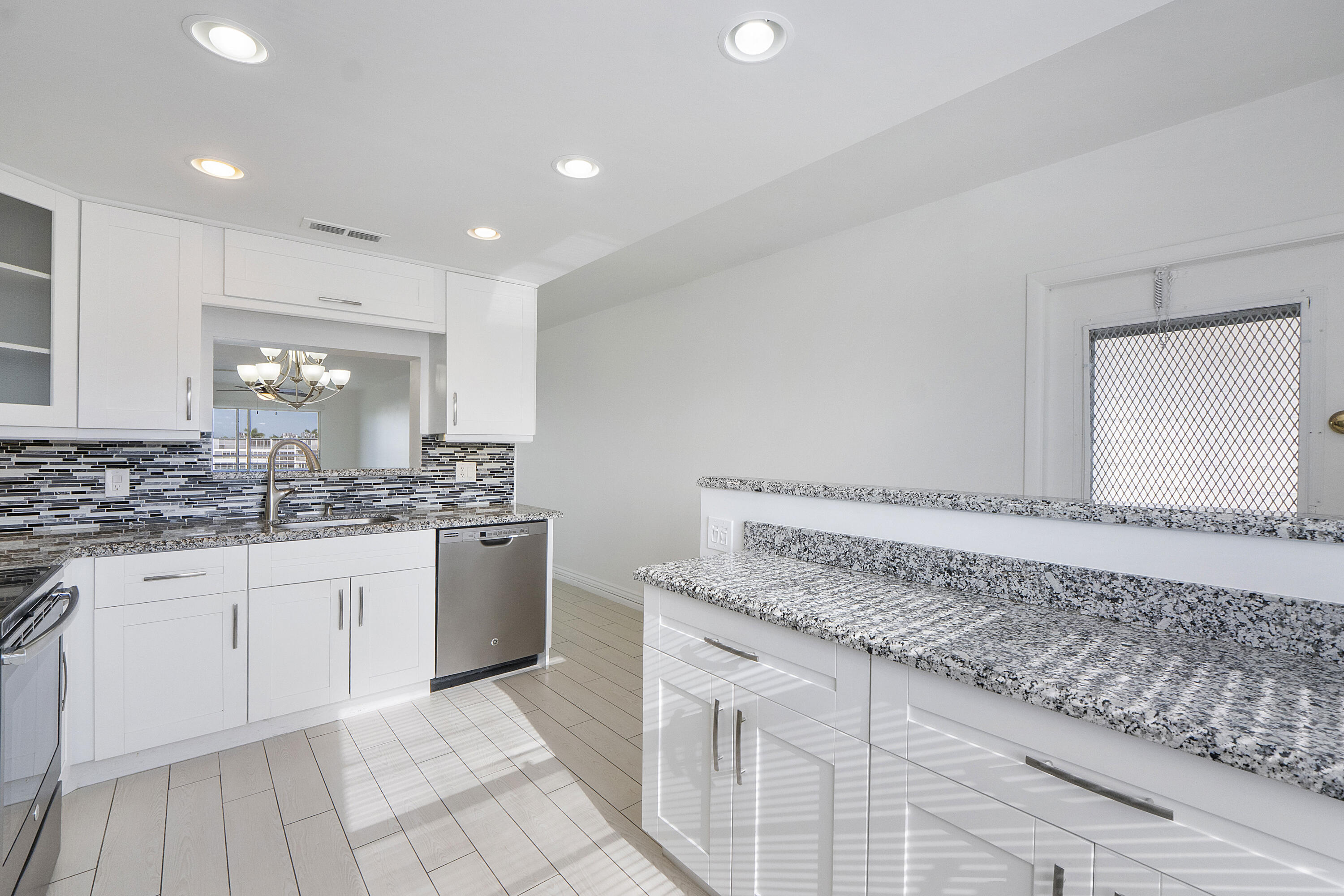 4072 Guildford East Boca Raton, FL 33434 - Photo 20 of 36 4072 Gildford E_011
