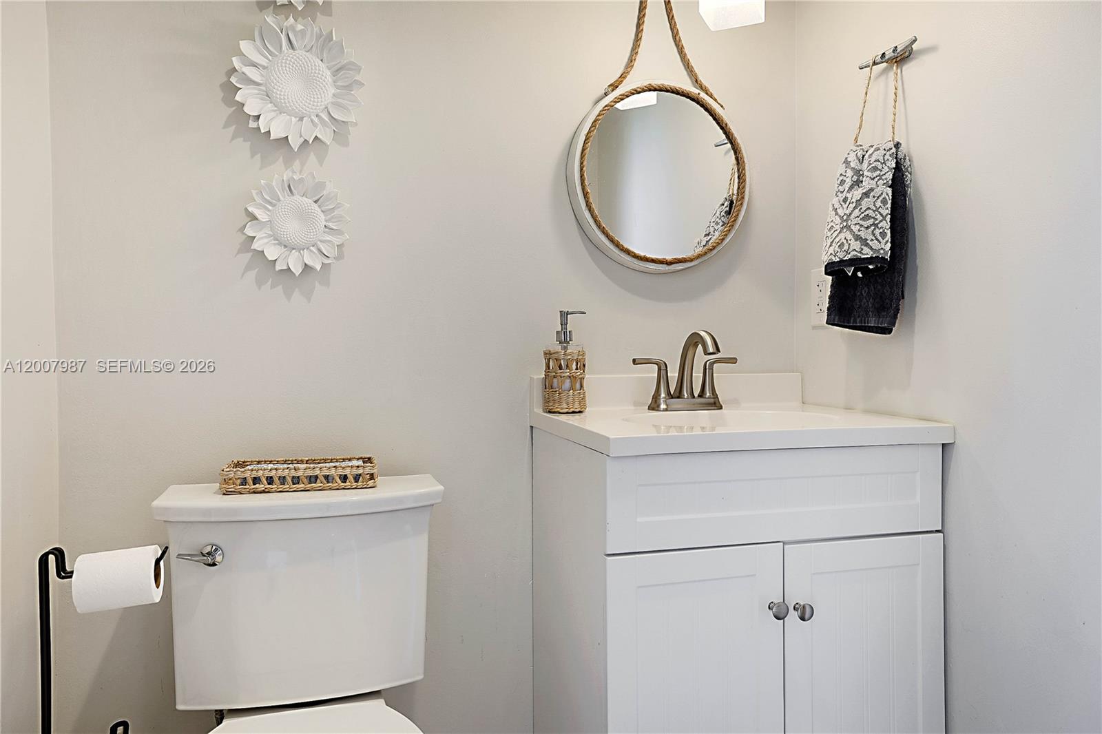 9169 Southeast Riverfront Terrace, Unit M Jupiter, FL 33469 - Photo 15 of 37 !/2 Bathroom in living area