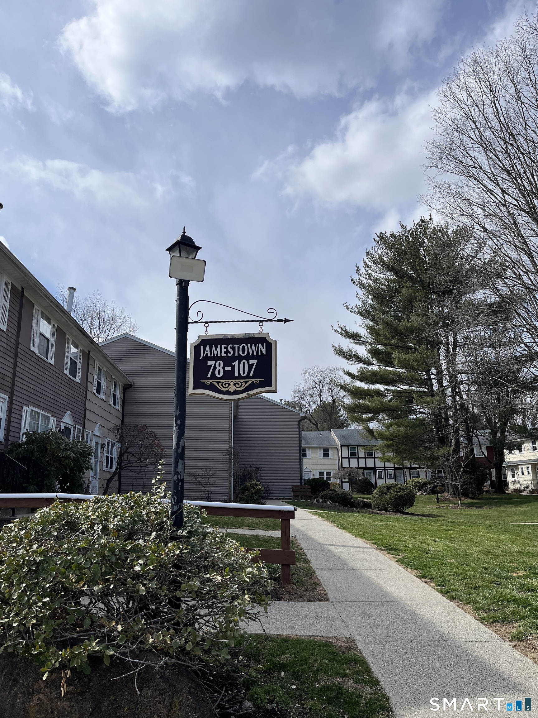 88 East Gate Lane, Unit 88 Hamden, CT 06514 - Photo 1 of 62 a sign board with a yard and a fountain