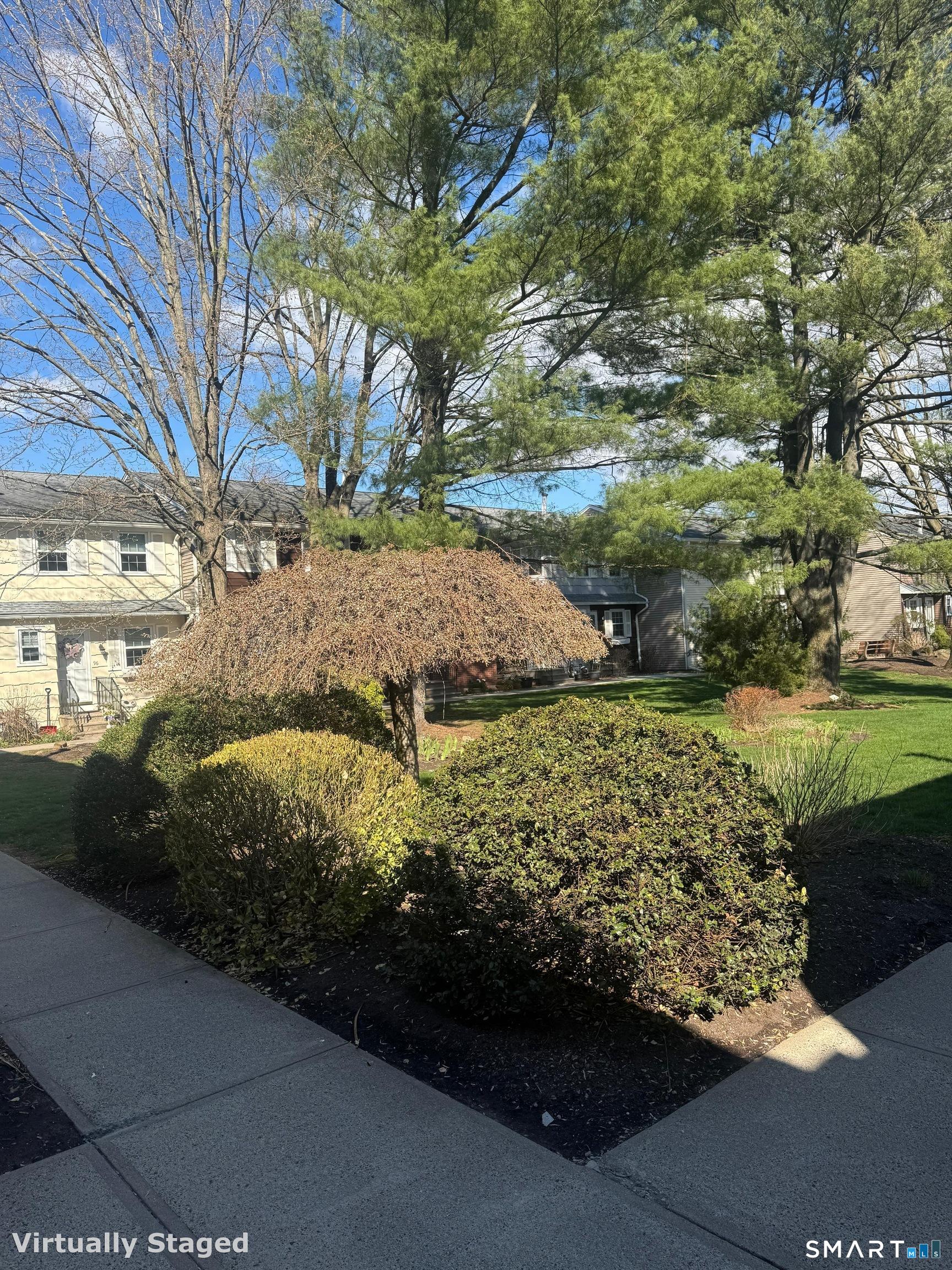 88 East Gate Lane, Unit 88 Hamden, CT 06514 - Photo 62 of 62 a view of a yard with plants