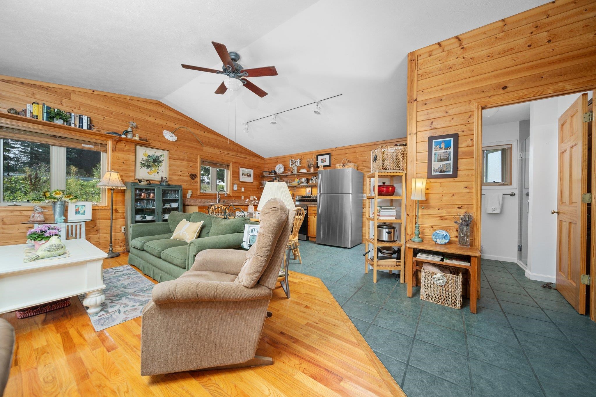 2996 East Long Lake Road Traverse City, MI 49685 - Photo 6 of 41 1914394-5.JPG