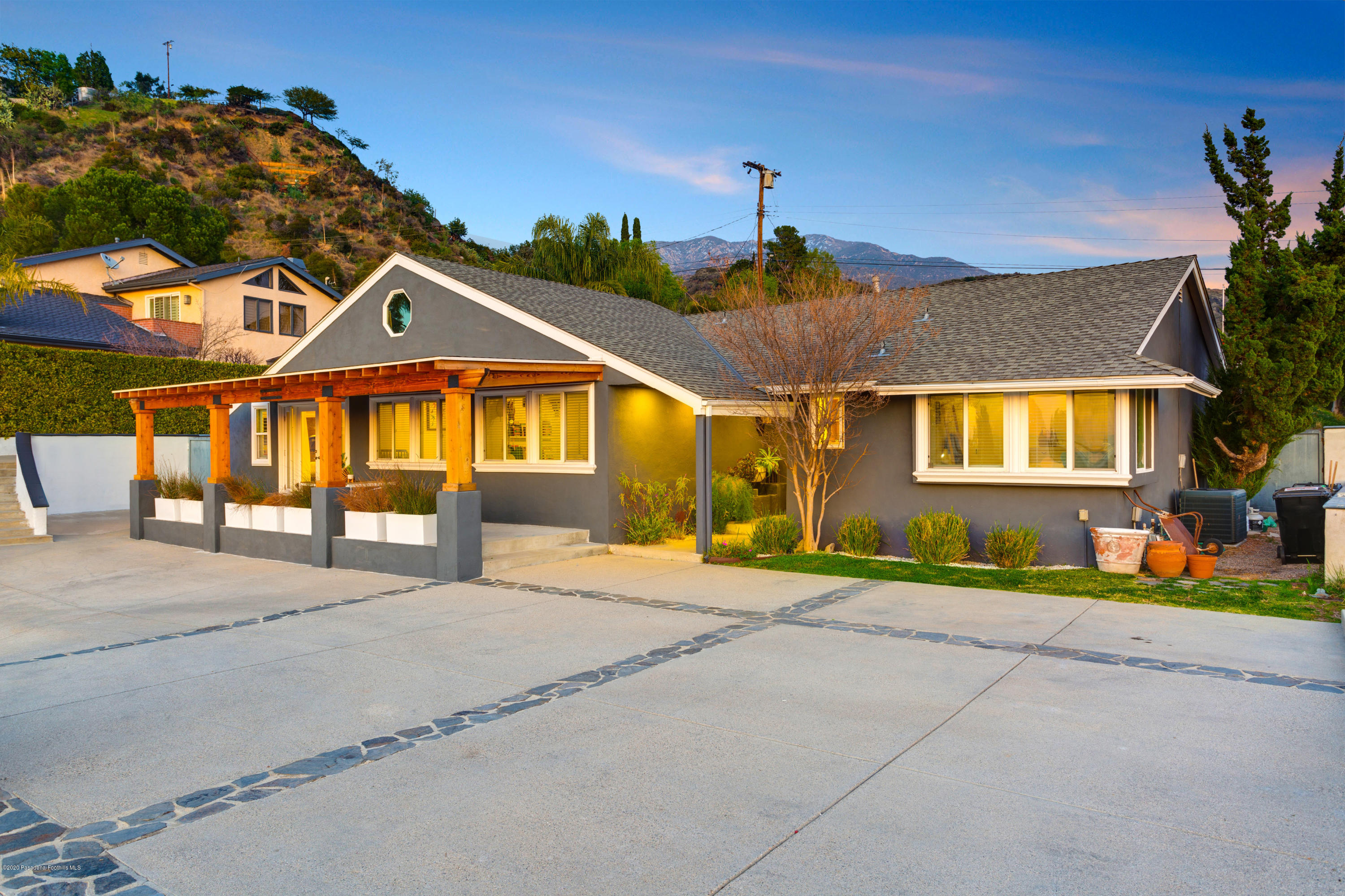 10436 Glory Avenue Tujunga, CA 91042 - Photo 2 of 17 10436 Glory Ave-040