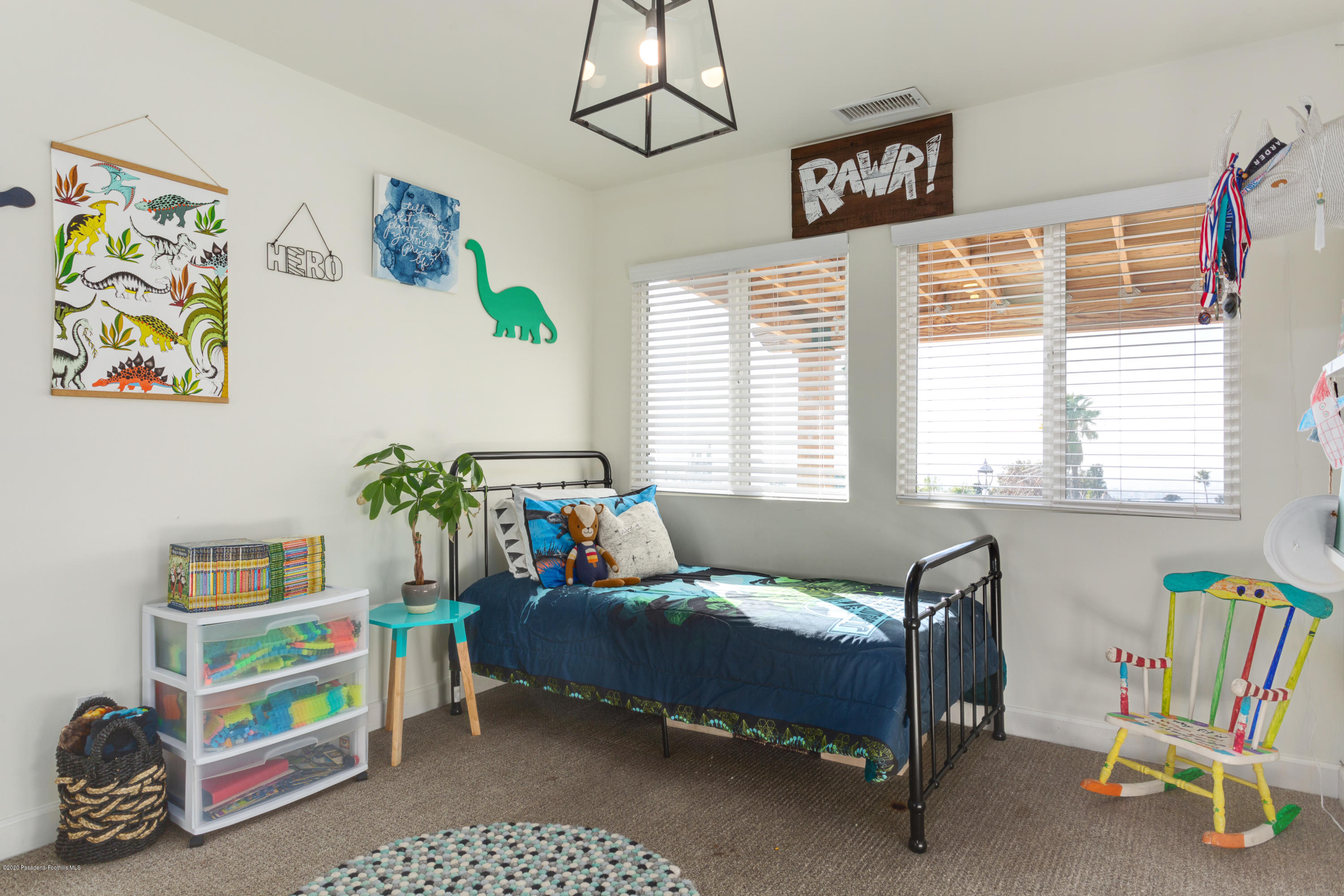 10436 Glory Avenue Tujunga, CA 91042 - Photo 11 of 17 10436 Glory Ave-022