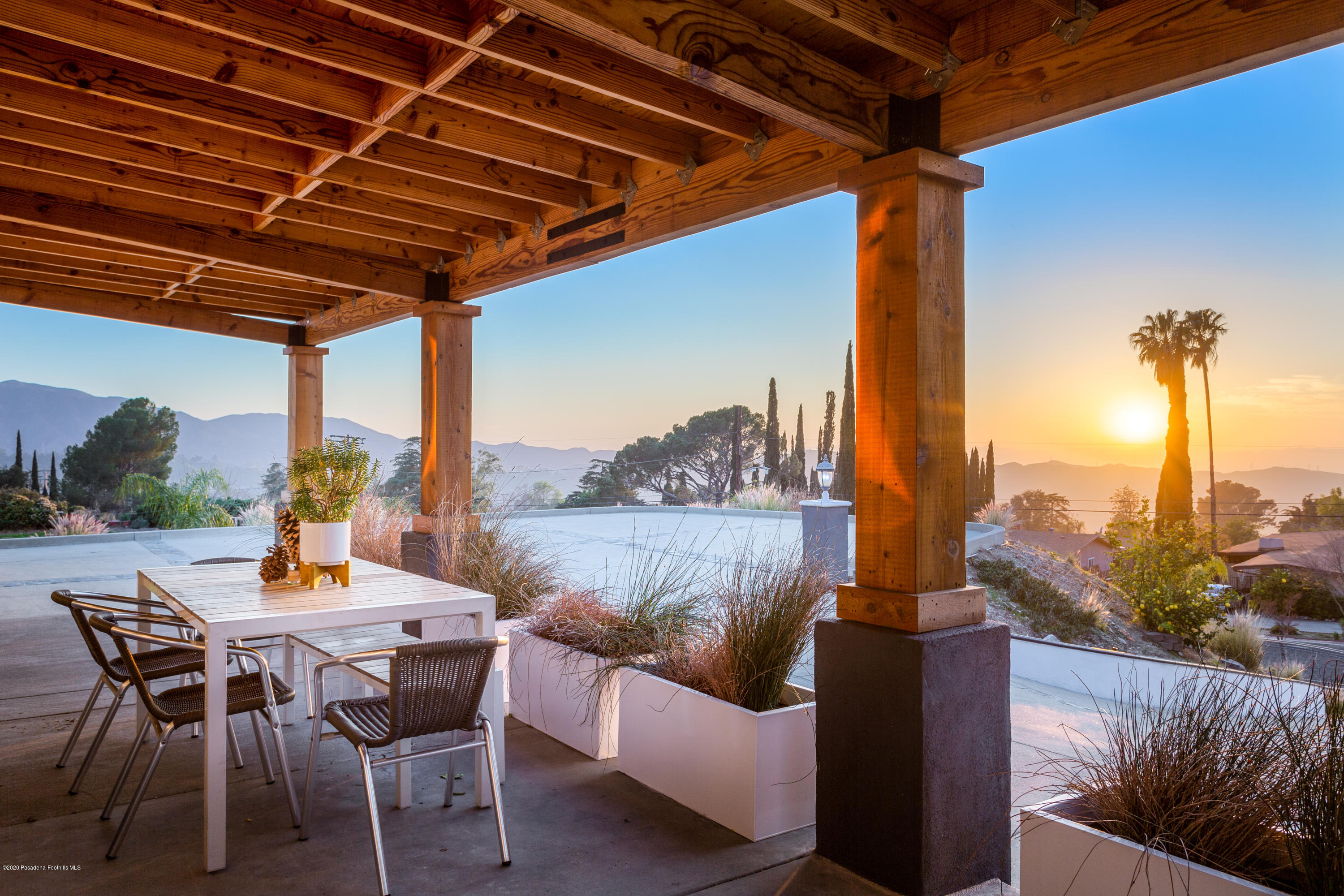 10436 Glory Avenue Tujunga, CA 91042 - Photo 3 of 17 10436 Glory Ave-037