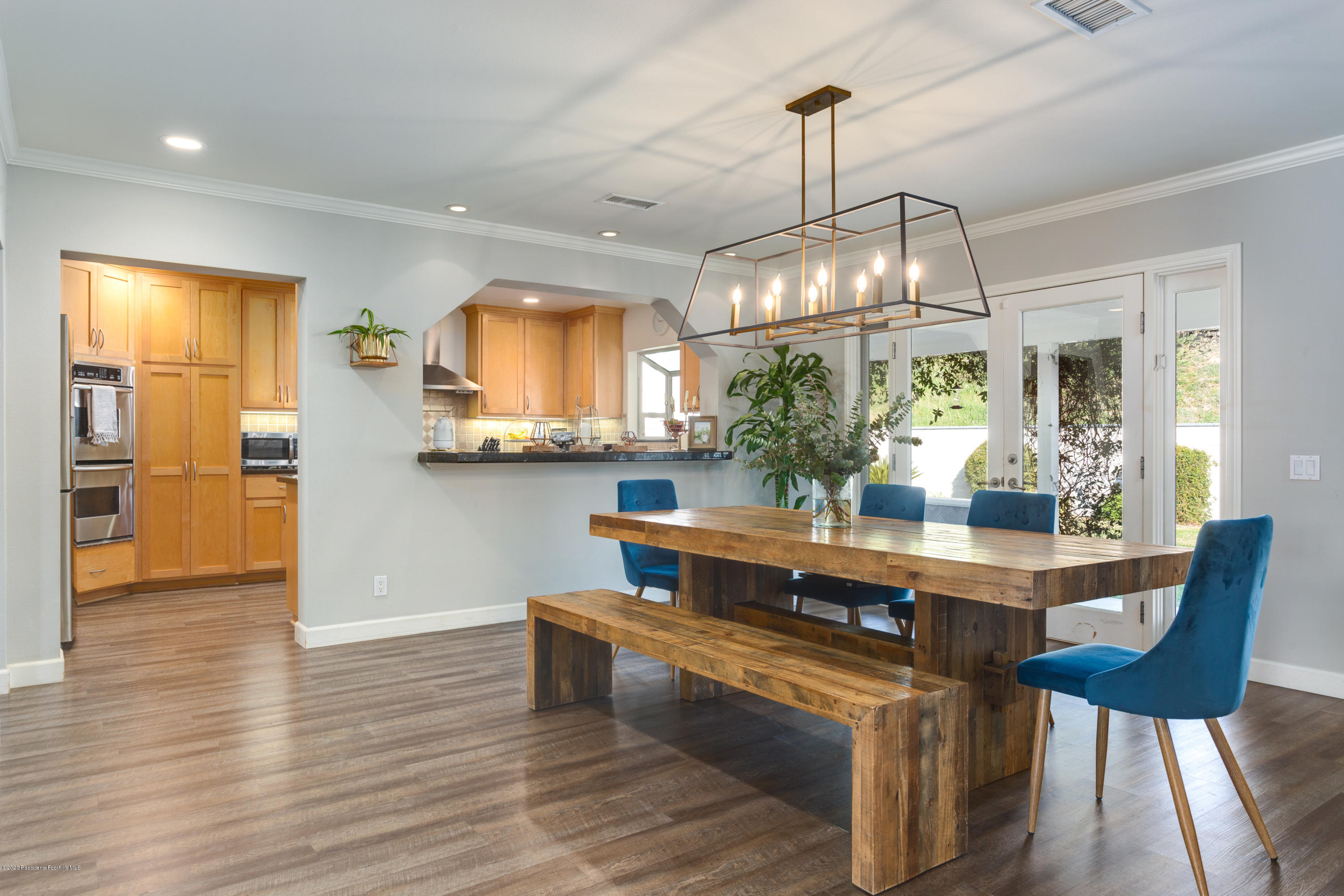 10436 Glory Avenue Tujunga, CA 91042 - Photo 4 of 17 10436 Glory Ave-008