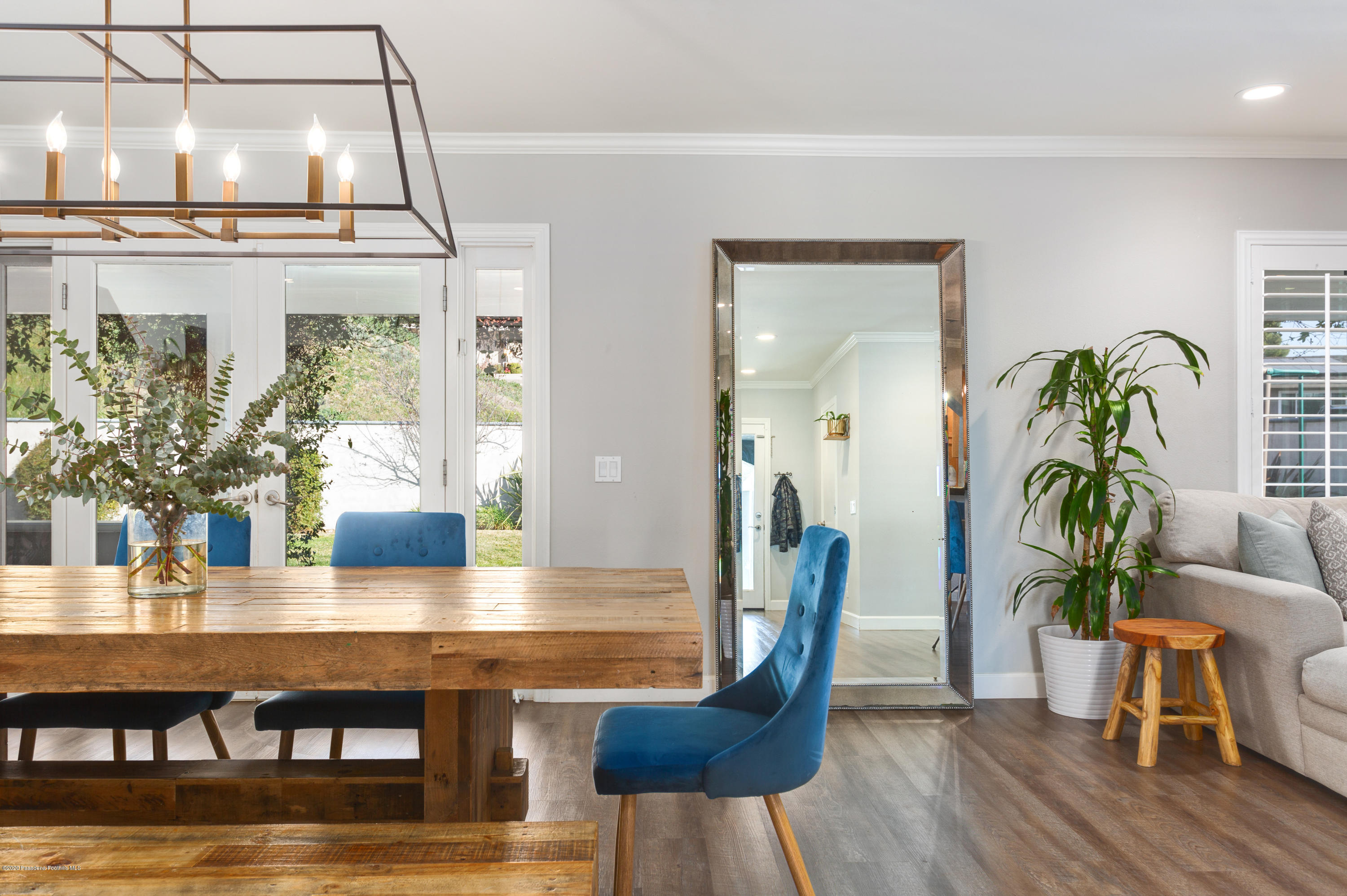 10436 Glory Avenue Tujunga, CA 91042 - Photo 5 of 17 10436 Glory Ave-009