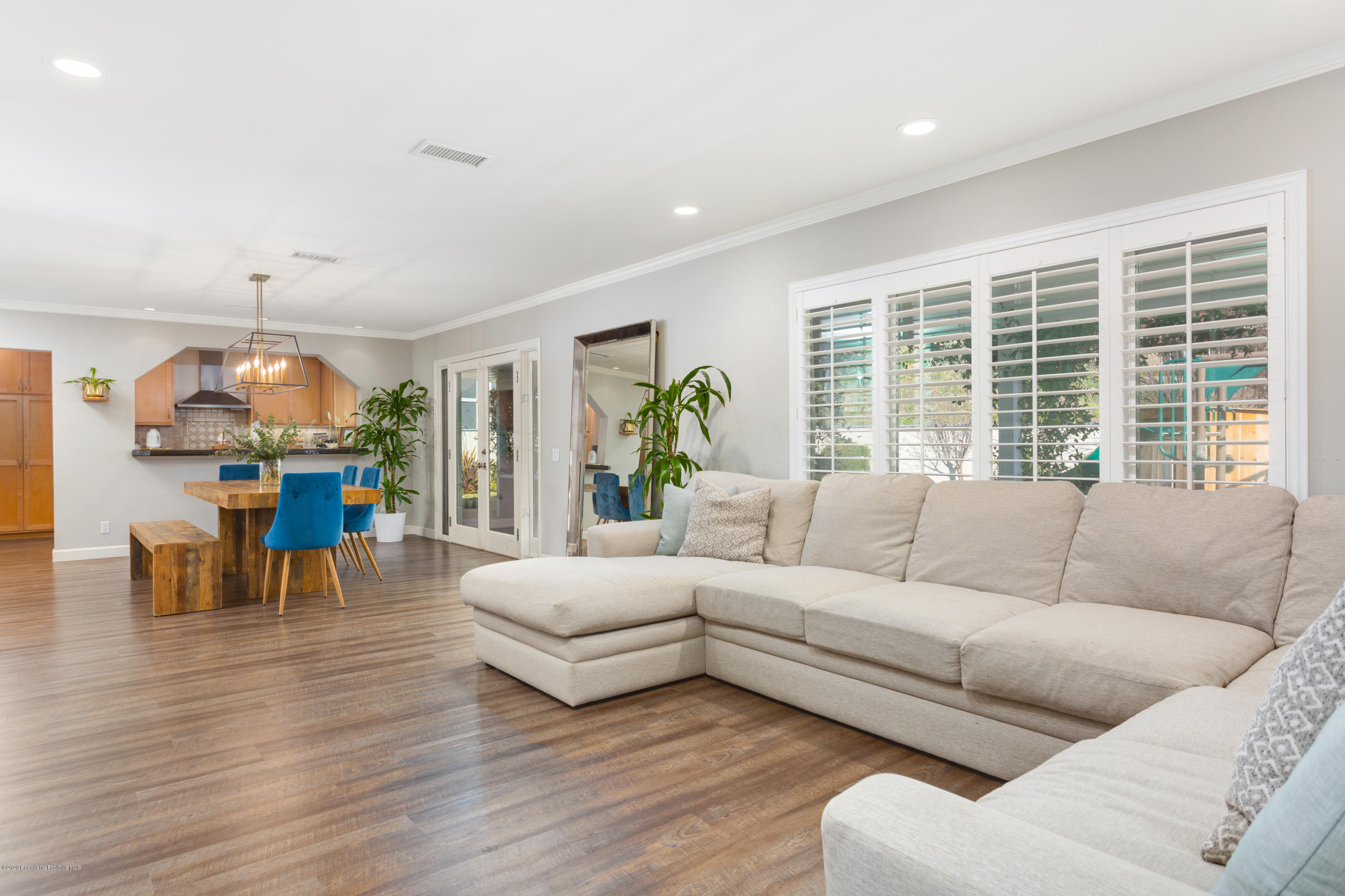 10436 Glory Avenue Tujunga, CA 91042 - Photo 6 of 17 10436 Glory Ave-011