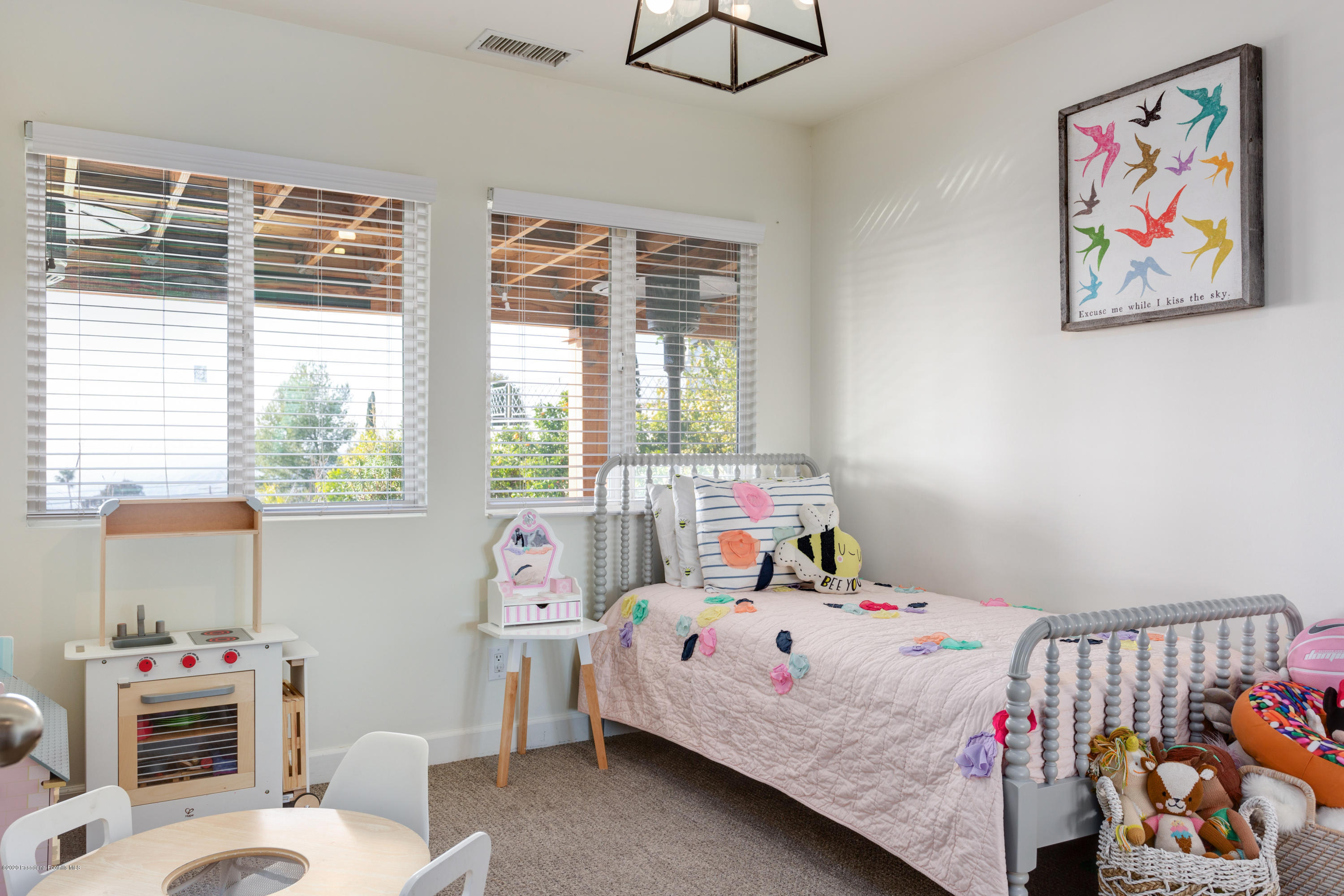 10436 Glory Avenue Tujunga, CA 91042 - Photo 9 of 17 10436 Glory Ave-020