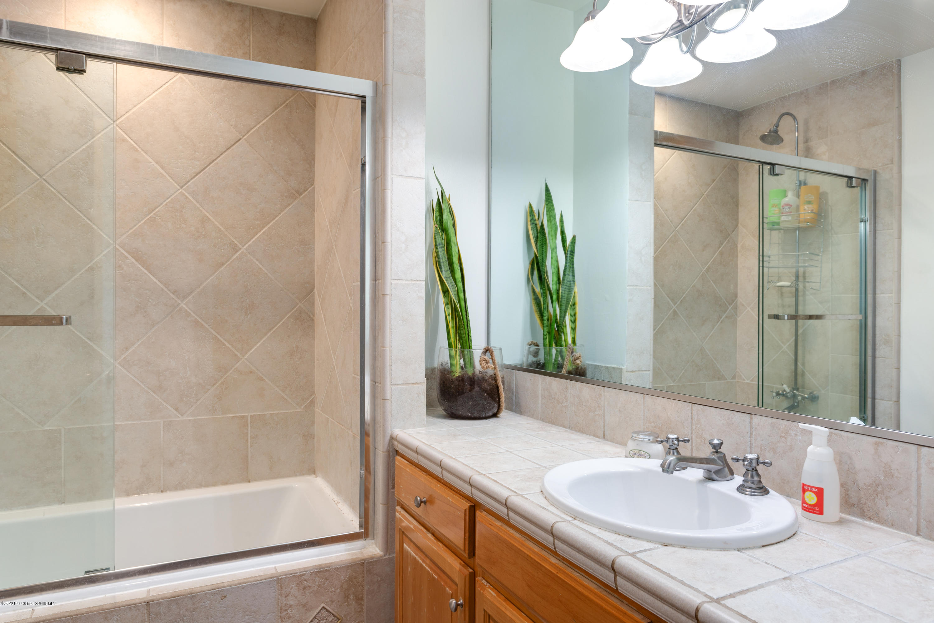 10436 Glory Avenue Tujunga, CA 91042 - Photo 10 of 17 10436 Glory Ave-021