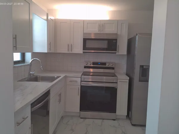$2,000 | 9233 Southwest 8th Street, Unit 404, Boca Raton, FL 33428