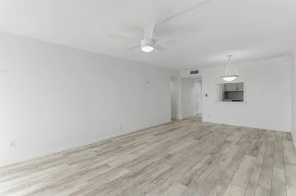 $2,000 | 9233 Southwest 8th Street, Unit 404, Boca Raton, FL 33428