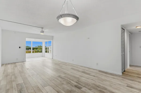 $2,000 | 9233 Southwest 8th Street, Unit 404, Boca Raton, FL 33428