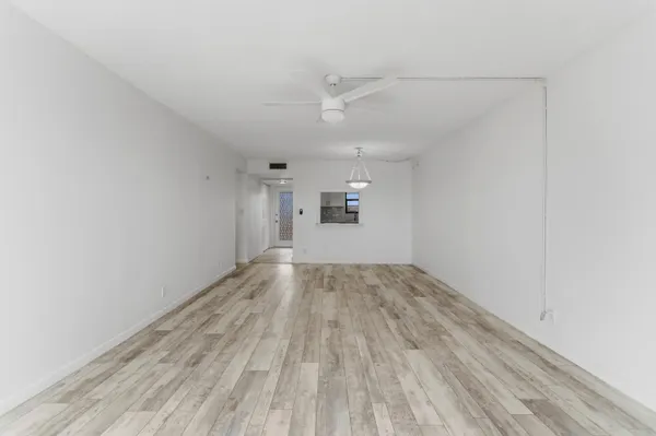 $2,000 | 9233 Southwest 8th Street, Unit 404, Boca Raton, FL 33428