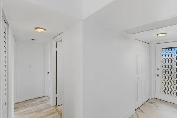 $2,000 | 9233 Southwest 8th Street, Unit 404, Boca Raton, FL 33428