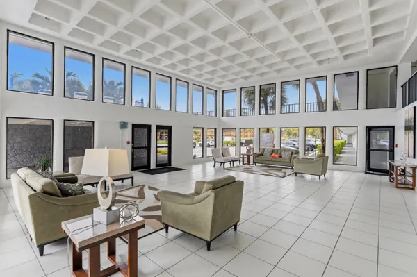 $2,000 | 9233 Southwest 8th Street, Unit 404, Boca Raton, FL 33428