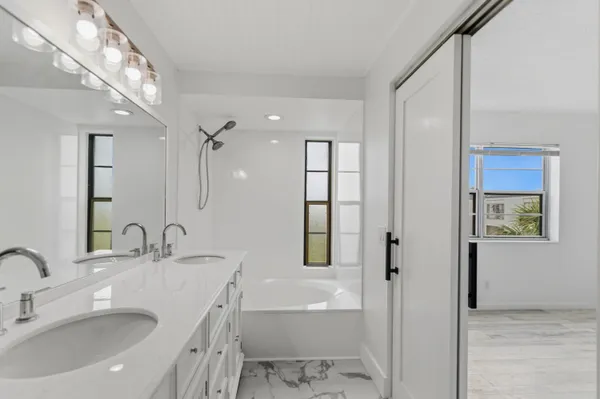 $2,000 | 9233 Southwest 8th Street, Unit 404, Boca Raton, FL 33428