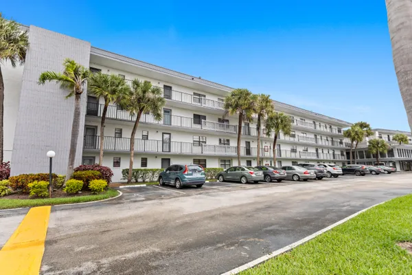 $2,000 | 9233 Southwest 8th Street, Unit 404, Boca Raton, FL 33428