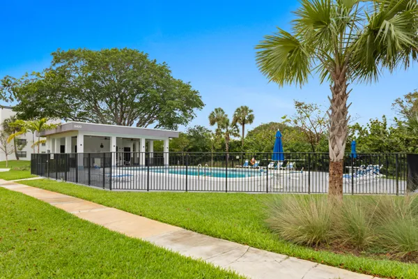 $2,000 | 9233 Southwest 8th Street, Unit 404, Boca Raton, FL 33428