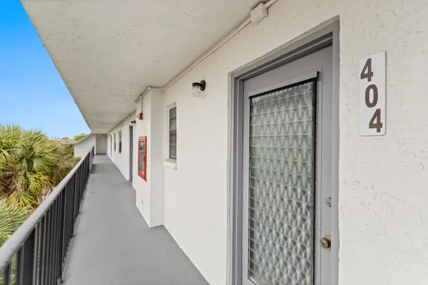 $2,000 | 9233 Southwest 8th Street, Unit 404, Boca Raton, FL 33428