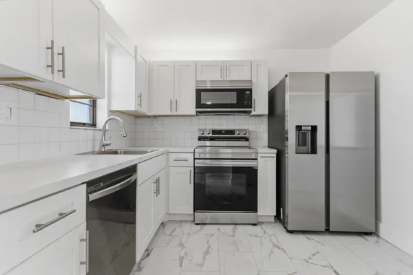 $2,000 | 9233 Southwest 8th Street, Unit 404, Boca Raton, FL 33428