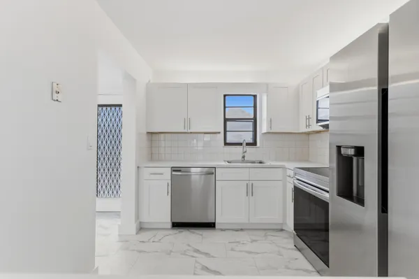 $2,000 | 9233 Southwest 8th Street, Unit 404, Boca Raton, FL 33428