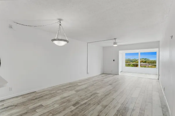 $2,000 | 9233 Southwest 8th Street, Unit 404, Boca Raton, FL 33428